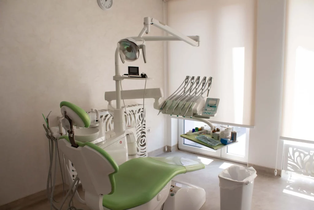 Zubarska stolica u ordinaciji u kojoj ortodont dr Draško Stanković r